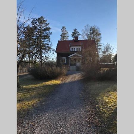 Egen Villa Pa Islandshaestgard Riddarhyttan Exterior foto