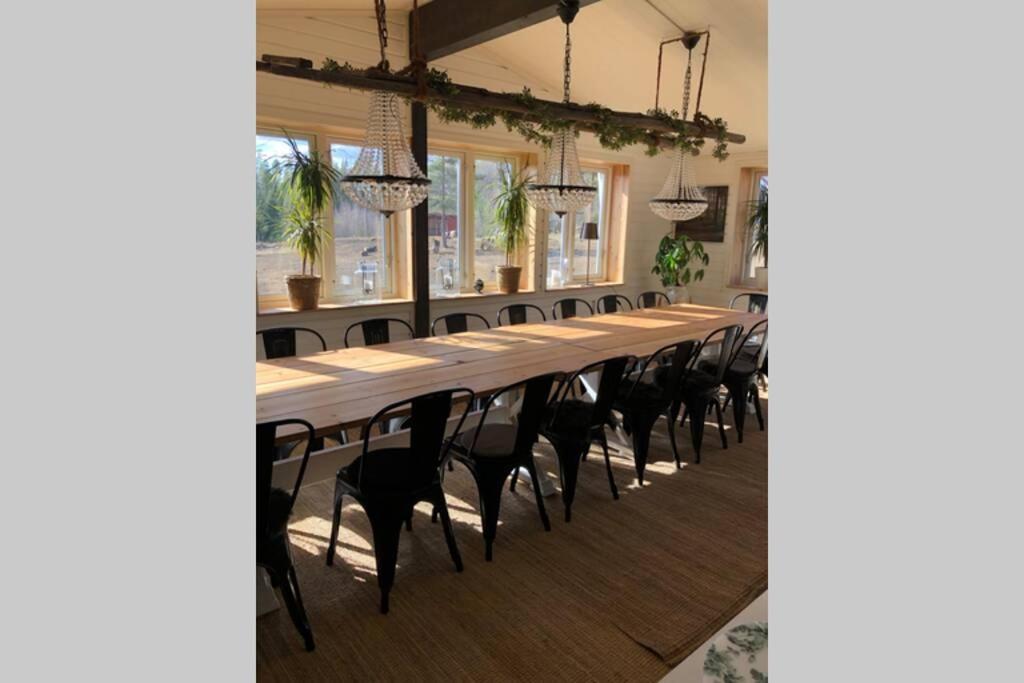 Egen Villa Pa Islandshaestgard Riddarhyttan Exterior foto