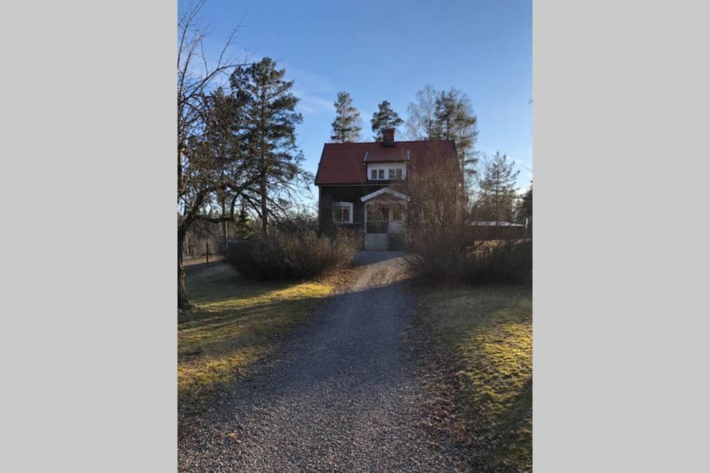 Egen Villa Pa Islandshaestgard Riddarhyttan Exterior foto
